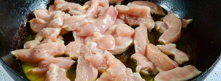 гуляш из курицы со сметаной. Шаг 3