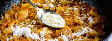 гуляш из курицы со сметаной. Шаг 7