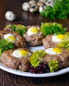 Котлеты Павлиний глаз с перепелиными яйцами