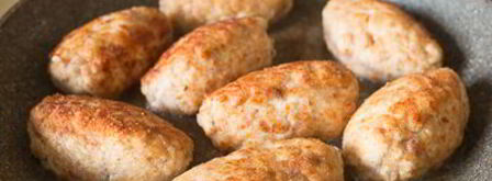 куриные котлеты с сырным зеленым маслом. Шаг 14