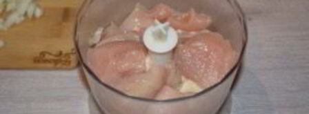 нежные куриные котлеты. Шаг 3