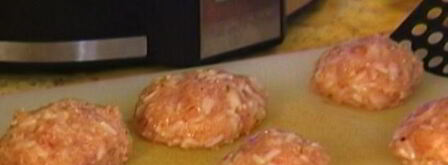 паровые котлетки из индейки с брокколи. Шаг 6