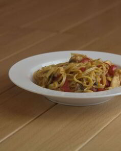 Лапша с курицей и овощами