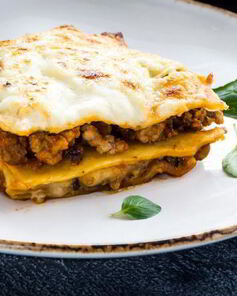 Лазанья с грибами, овощами и мясом