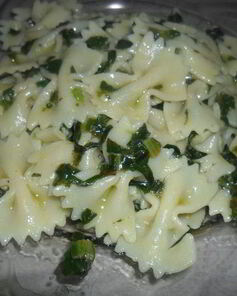 Бабочки с жареным шпинатом