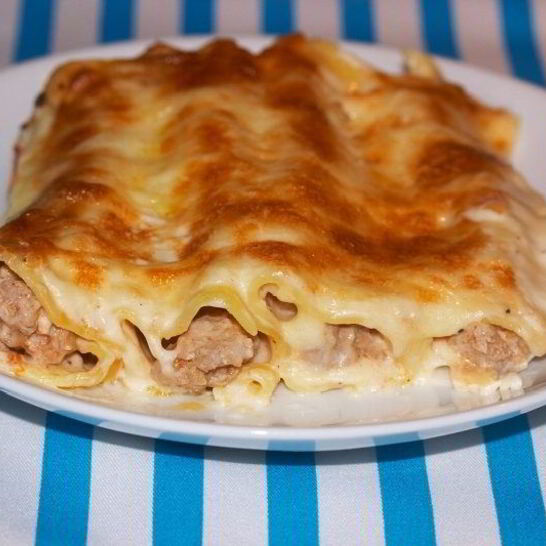 Рецепт каннеллонь с фаршем под соусом бешамель