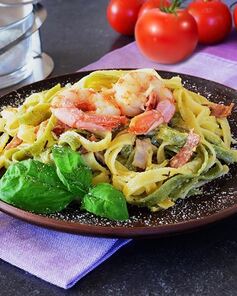 Паста с королевскими креветками в сливочном соусе