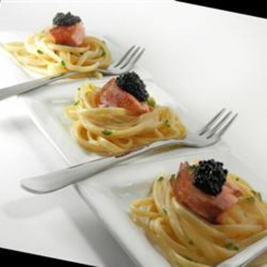 Рецепт пасты с красной рыбой и черной икрой