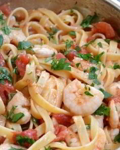 Паста с креветками и томатами
