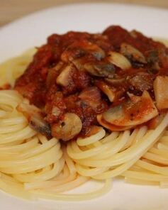 Паста с томатно-грибным соусом