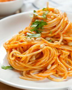 Спагетти с соусом из печеного болгарского перца