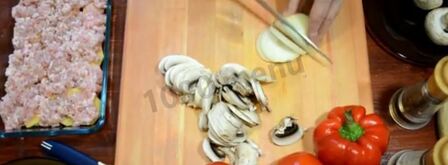 картошка по-французски с фаршем помидорами грибами. Шаг 4