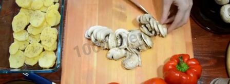 картошка по-французски с фаршем помидорами грибами. Шаг 7