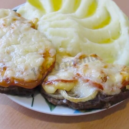 Рецепт мяса по-французски из говядины с грибам в духовке