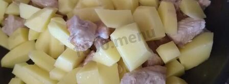 мясо по-французски на сковороде с картошкой. Шаг 3