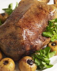 Гусь с яблоками в духовке