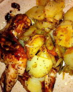 Куриные крылышки в соево-медовом соусе с картофелем и орегано