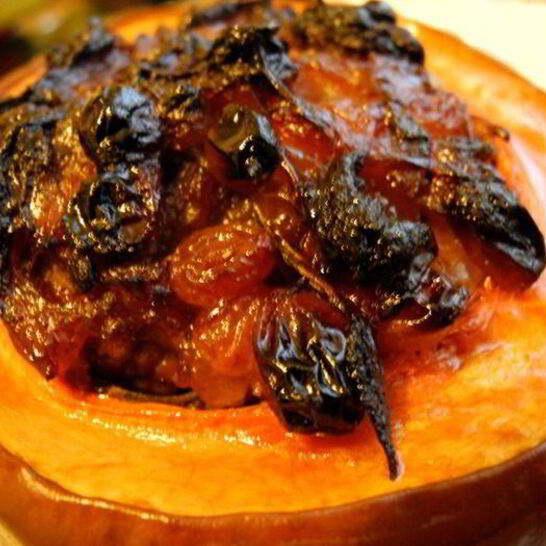 Рецепт мяса с лимоном и изюмом в тыкве