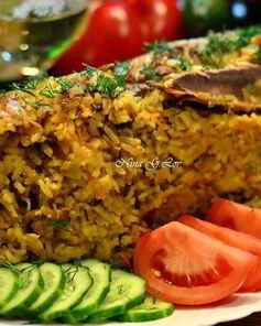 Пекинская уточка карри, фаршированная рисом, сыром и грибами