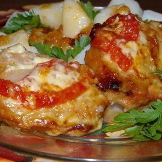 Рецепт сочной свинины с помидорами и сыром в духовке