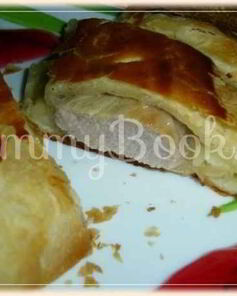 Свинина в тесте под клюквенным соусом