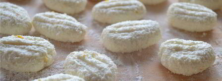 ньокки из творога с черничным соусом и сливками. Шаг 8