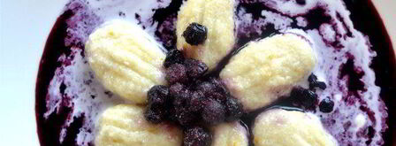 ньокки из творога с черничным соусом и сливками. Шаг 10