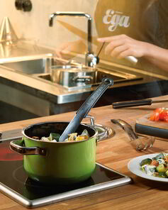 Кабачки с помидорами и чесноком