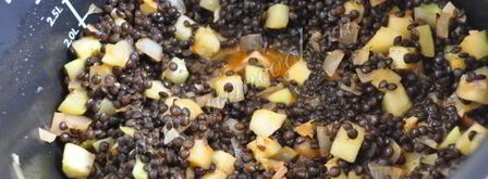 кабачки тушеные в морковном соке c чечевицей. Шаг 13