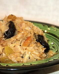 Капуста с сухофруктами