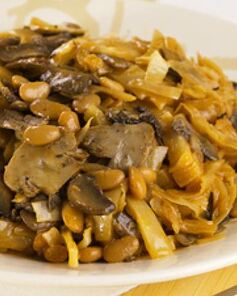 Капуста, тушеная с овощами и грибами