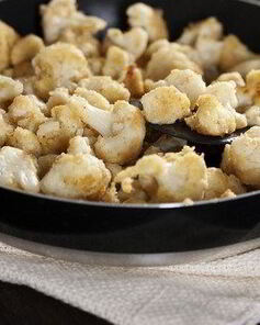 Печеная цветная капуста с морской солью и черным перцем