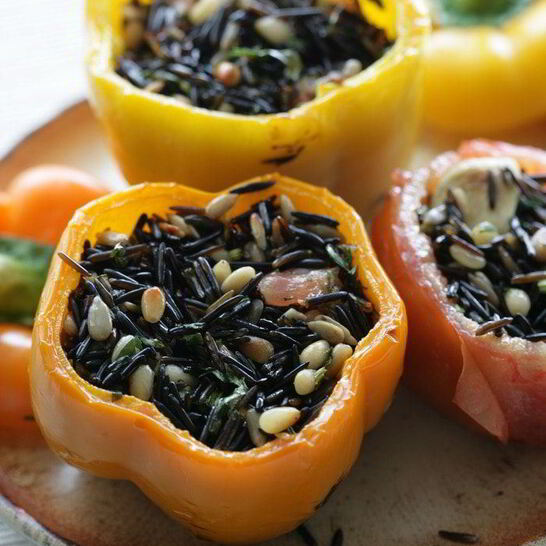 Рецепт помидоров и перец, фаршированные диким рисом