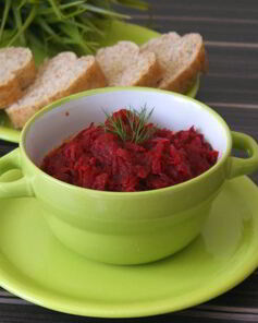 Свекла тушеная с морковью и луком