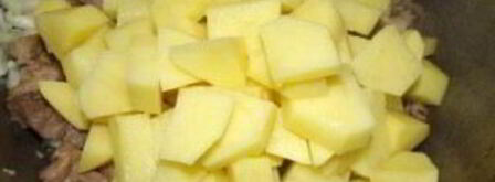 тушеная картошка с мясом в казане. Шаг 4