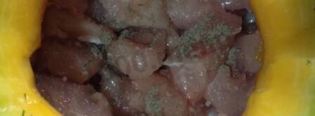 тыква запеченная с курицей и яблоками. Шаг 6