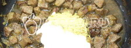 говяжья печень со сметаной и зеленью. Шаг 6