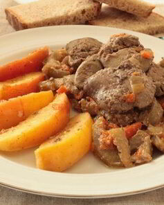 Куриная печень с яблоками и баклажанами