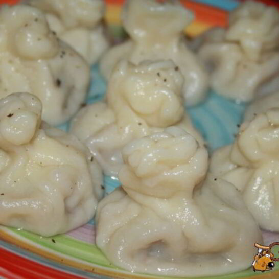 Рецепт мини-хинкали с говядиной, пекинской капустой и соевым соусом