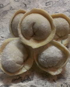 Пельмени из говядины и свинины с зеленью