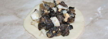 пельмени с сухими грибами и яйцом. Шаг 11