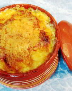 Пельмени с сыром в горшочке в духовке