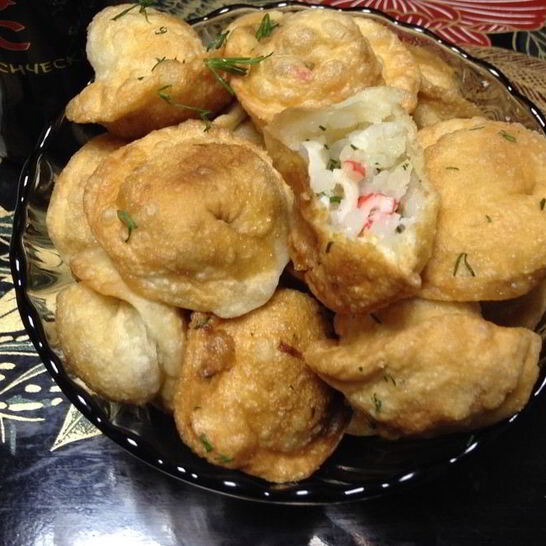 Рецепт жареных пельменей с рисом и крабовыми палочками