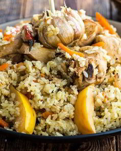 Плов с курицей и айвой