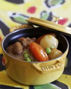 Рождественское мясное рагу с зеленым горошком