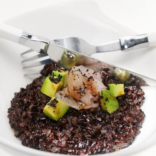 Рецепт ризотто из риса венере с авокадо и карпаччо из сибаса