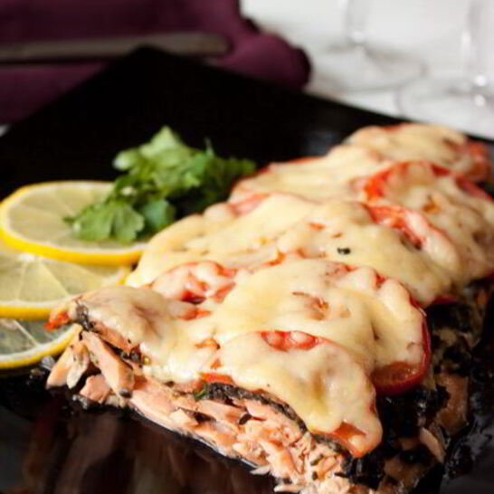 Рецепт лосося с маслинами и томатами