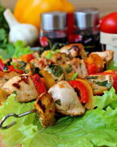 Острый шашлык с курицей и овощами