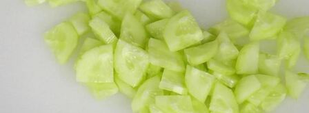 острые тайские шашлычки сатай со свежим салатом из огурца и ореховым соусом. Шаг 4