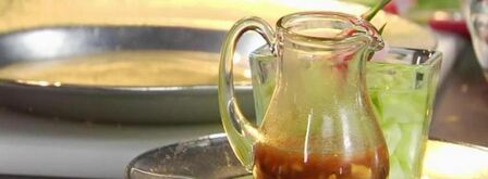 острые тайские шашлычки сатай со свежим салатом из огурца и ореховым соусом. Шаг 6